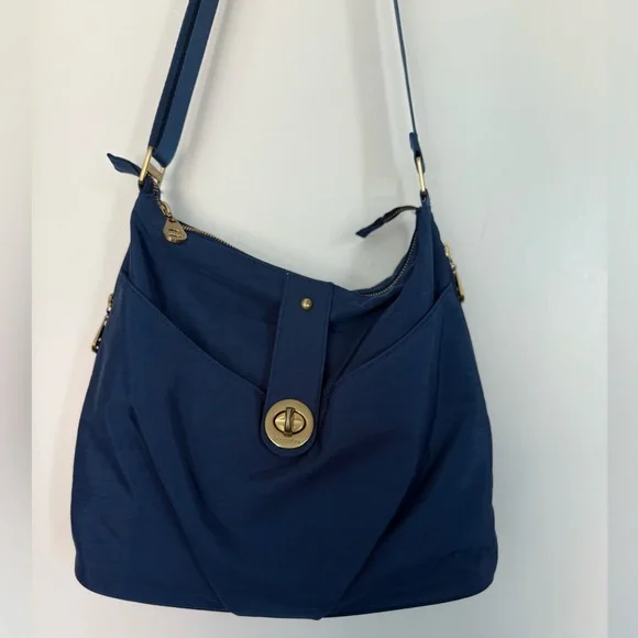 NWOT Baggallini Navy Crossbody Shoulder Bag with Turn-Lock Closure and Pouch - Picture 2 of 11